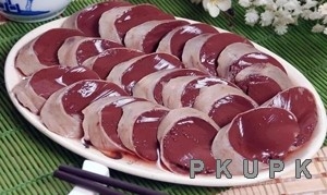 血肠 猪肉血肠炖酸菜、东北酸菜血肠
