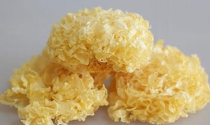 银耳 桃胶银耳羹 银耳马蹄糖水 银耳菠萝羹